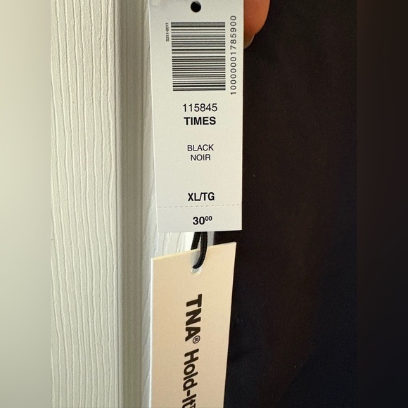 TNA Aritzia NWT hold it times t-shirt black XL open back - Picture 4 of 11